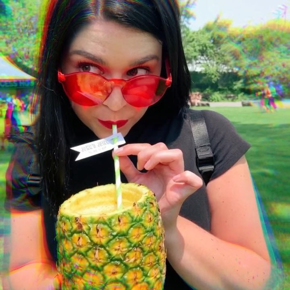 Meet your Posher, Madison - Picture 1 of 1